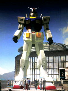 ガンダムHome に立つ